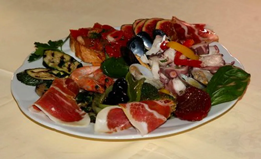 Antipasto Rustico — gemischte italienische Vorspeisenplatte