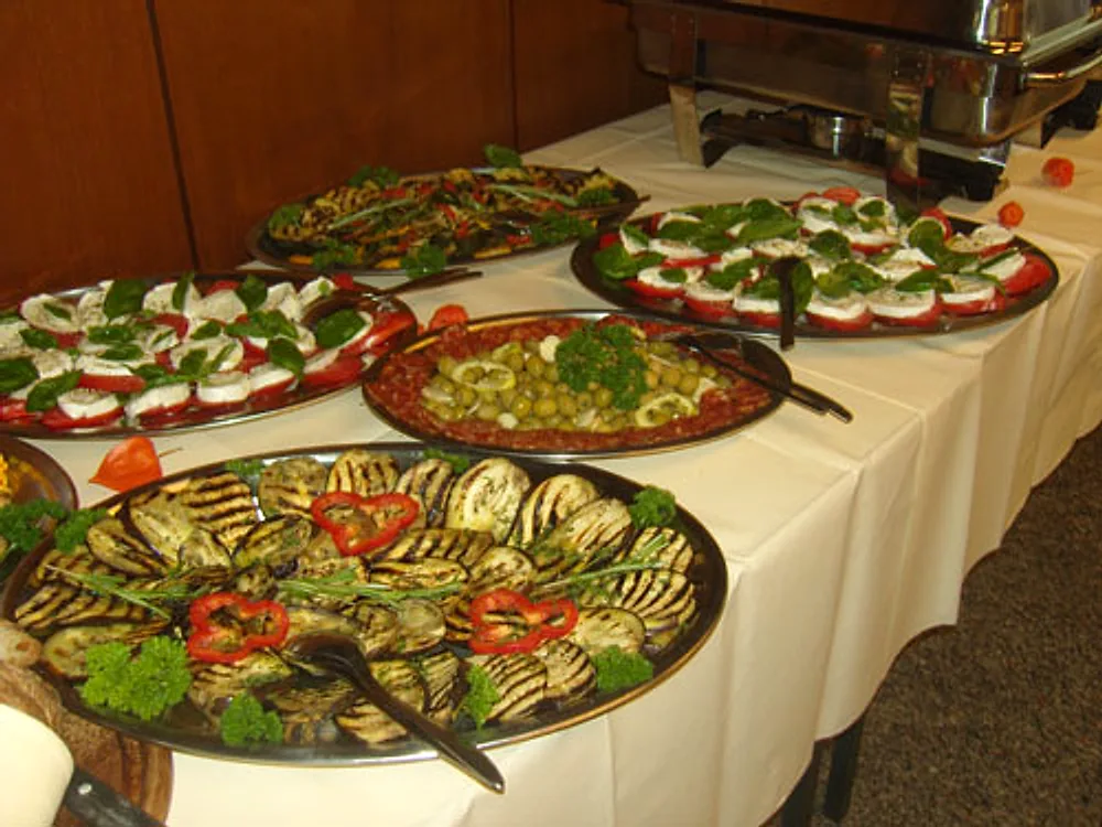 Catering-Speisen der L'Osteria Romana Sternenfels