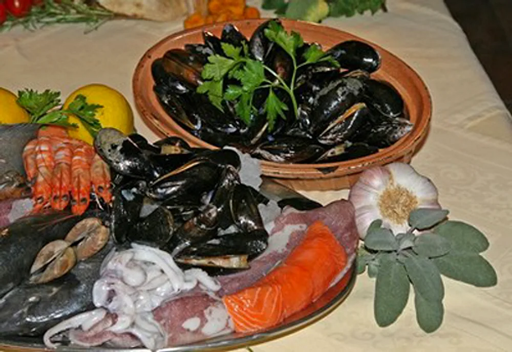 Frischer Fisch, Muscheln, Scampi und Meeresfrüchte in der L'Osteria Romana