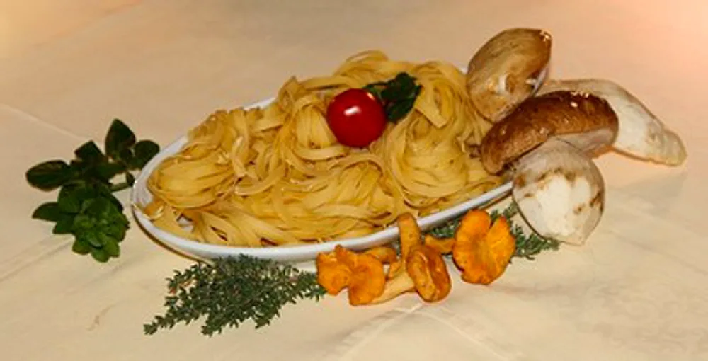 Tagliatelle mit Steinpilzen und Pfifferlingen